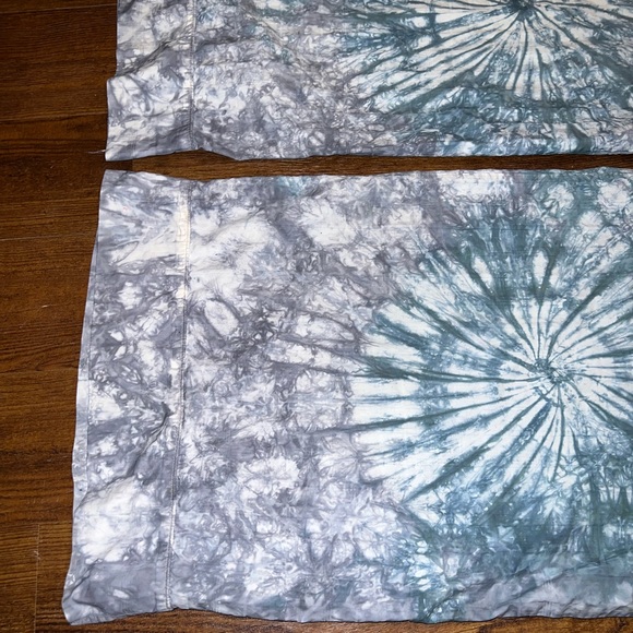 Set of 2 King Size Custom Tie-Dyed Green & Gray Pillowcases - Picture 3 of 10